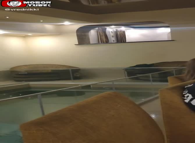 Video :Acting foolishly, R&eacute;gis tries to jump into his indoor pool (FAIL)
